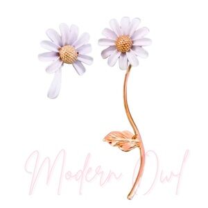 🌻 Asymmetric Daisy Earrings